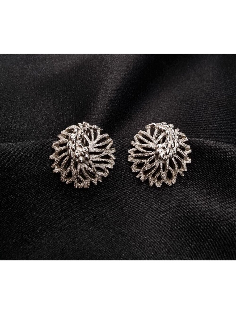 Vintage 1960's TRIFARI Signed Silver-Tone Clip-On Earrings